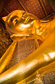 Liegender Buddha im Wat Pho, niedriger Blickwinkel