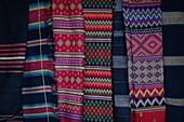 Bunte traditionelle Mizo-Textilien, Nahaufnahme