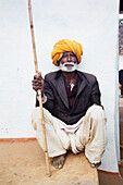 Alter Mann im Turban im Dorf Thikarda