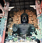 Die große Buddha-Statue im Todaiji-Tempel