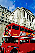 Doppeldecker-Bus bei der Bank von England