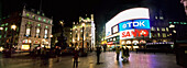 Piccadilly Circus bei Nacht.