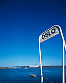 Ein Schild mit der Aufschrift "Oslo am Wasser".