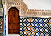 Detail einer Tür im Alhambra-Palast