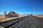 Alter Bahnhof und verlassenes Haus; Garub Namibia