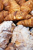 Croissants zu verkaufen auf dem Borough Market; London, England