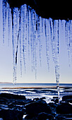 Icicles Hanging Down A Cliff Face; Vereinigtes Königreich