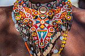 Afrika, Kenia, Samburu-Nationalreservat. Stammeskunsthandwerk, Schmuck.