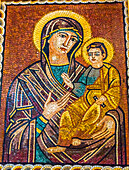 Maria-Baby-Jesus-Christus-Mosaik, Griechisch-Orthodoxe Kirche Saint George's, Madaba, Jordanien. Die Kirche wurde in den späten 1800er Jahren erbaut und beherbergt viele berühmte Mosaike