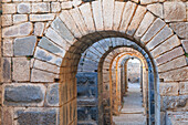 Türkei, Provinz Izmir, Bergama, Pergamon. Antikes Kulturzentrum. Gewölbe des Trajansheiligtums.