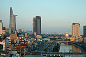 Wohnungen, Bitexco Financial Tower, Hochhäuser und Ben Nghe-Fluss, Ho-Chi-Minh-Stadt (Saigon), Vietnam