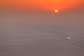VAE, Al Ain. Jabel Hafeet, der Berg von Al Ain, 1240 Meter hoch, Blick auf den Sonnenuntergang über dem Leeren Viertel