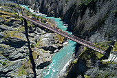 Historische Skippers-Hängebrücke (1901), über dem Shotover River, Skippers Canyon, Queenstown, Südinsel, Neuseeland