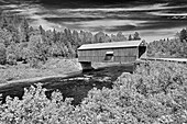Kanada, Neubraunschweig, St. Martins. Überdachte Brücke über den Didgeguash River