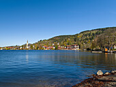 See und Dorf Schliersee in den Bayerischen Alpen, Bayern, Deutschland