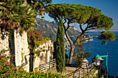 Blick über den Golf von Salerno von der Villa Rufolo, Ravello, Kampanien, Italien