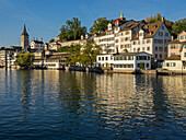 Schweiz, Zürich, Historisches Lindenhof-Areal entlang der Limmat