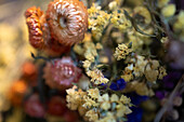 Blumenstrauß aus dekorativen Trockenblumen