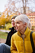 Zwei Freunde im Park