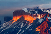 Paine-Massiv bei Sonnenuntergang, Torres del Paine-Nationalpark, Chile, Patagonien