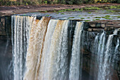 Kaieteur-Fälle, Guyana. Der breiteste Wasserfall der Welt mit nur einem Fall, gelegen am Potaro River im Kaieteur National Park.