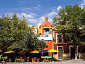 Mexiko, Guanajuato, Basilika Coelgiata de Nuestra mit ihrer gelben Farbe