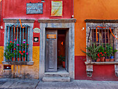 Mexico, San Miguel de Allende, Back streets of the town with colorful buildings