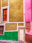 Mexiko, Guanajuato, Farbenfrohe Hintergasse