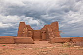 Vereinigte Staaten, New Mexico, Pecos, Alte Ruine der Missionskirche im Nationalen Historischen Park