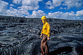 USA, Hawaii, Big Island, Kilauea, Vulcanologist in lava field on Klauea volcano