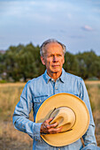 Älterer Mann mit Cowboyhut