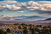 USA, California, Eastern Sierra, Owens Valley, View of Bishop