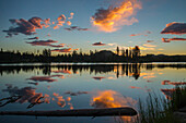 USA, Colorado, Rocky-Mountain-Nationalpark. Sprague Lake bei Sonnenaufgang