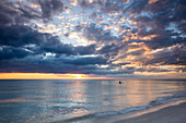 Sonnenuntergang über dem Golf von Mexiko, Naples, Florida, USA