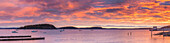 USA, Maine, Mt. Desert Island, Bar Harbor, Blick auf die Frenchman Bay, Herbst, Sonnenaufgang
