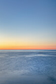 Farben der Abenddämmerung über dem Lake Superior. Pictured Rocks National Lakeshore, Michigan