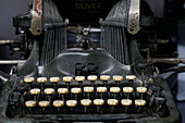 Nahaufnahme einer antiken Schreibmaschine.
