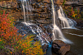 USA, West Virginia, Blackwater Falls State Park. Wasserfall malerisch