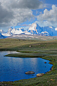 Alpiner See, Kakshaal Too im Tian-Shan-Gebirge nahe der chinesischen Grenze, Region Naryn, Kirgisistan, Zentralasien, Asien