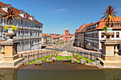 Blick vom Wasserwerk-Brunnen auf den Hauptmarkt und das Rathaus, Gotha, Thüringer Becken, Thüringen, Deutschland, Europa