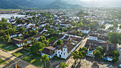 Luftaufnahme von Paraty, UNESCO-Welterbestätte, Brasilien, Südamerika