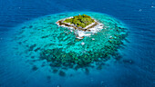 Luftaufnahme einer kleinen Insel in der Lagune des Rangiroa-Atolls, Tuamotus, Französisch-Polynesien, Südpazifik, Pazifik