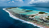 Luftaufnahme der erhöhten Riffe der Ile aux Recifs, Rangiroa-Atoll, Tuamotus, Französisch-Polynesien, Südpazifik, Pazifik