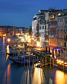 Rialto in der Dämmerung, Venedig, UNESCO-Weltkulturerbe, Venetien, Italien, Europa