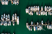 Luftaufnahme von Yachten im Yachthafen von Vilamoura an der Algarve, Portugal, Europa