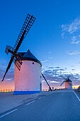 Windmühlen, Consuegra, Toledo, Kastilien-La Mancha, Spanien, Europa