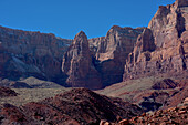 Blick auf eine Felsformation namens Cathedral Butte am Fuße der Vermilion Cliffs, Glen Canyon Recreation Area, Arizona, Vereinigte Staaten von Amerika, Nordamerika