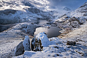 Mount Snowdon (Yr Wyddfa), Y Lliwedd and Llyn Llydaw in winter, Snowdon Horseshoe, Cwm Dyli, Eryri, Snowdonia National Park, North Wales, United Kingdom, Europe