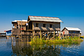 Typisches Holzhaus am Inle-See, Shan-Staat, Myanmar (Birma), Asien
