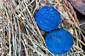 Knäuel aus natürlich gefärbter Wolle, Chinchero, Heiliges Tal, Cusco, Peru, Südamerika